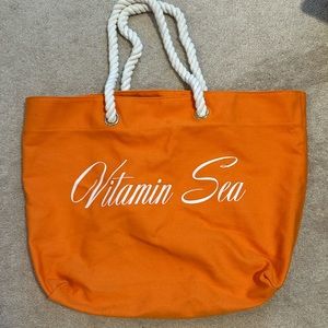 Medium sized tote